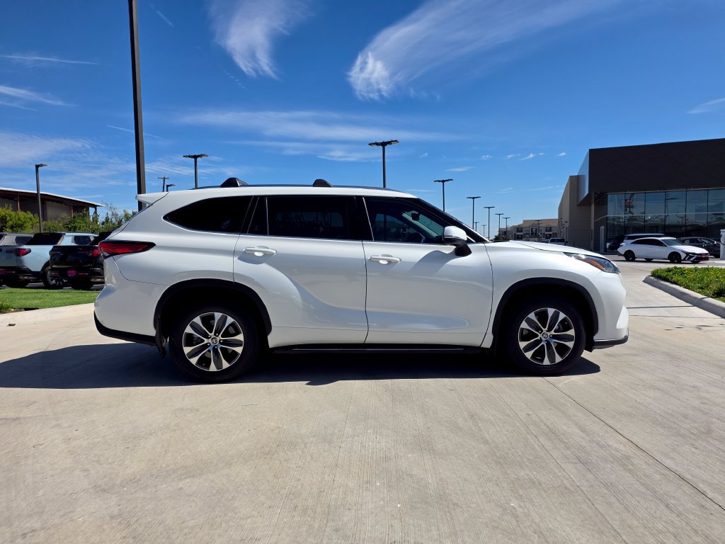 Used 2021 Toyota Highlander XLE FWD image 5