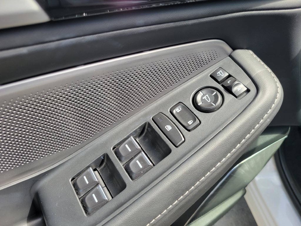 Certified 2025 Acura MDX w/ Technology Package FWD image 22