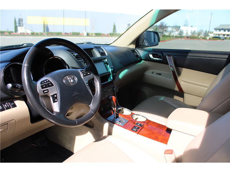Used 2013 Toyota Highlander Limited AWD/4WD image 9