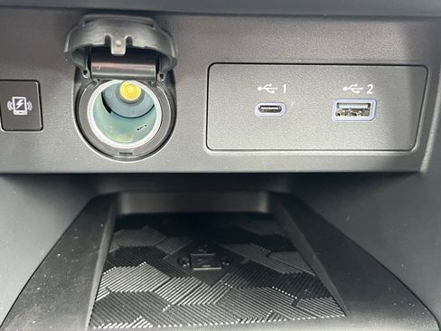 New 2025 Nissan Versa SR FWD image 7