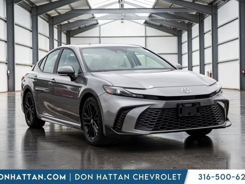 Used 2025 Toyota Camry SE FWD image 21