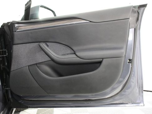 Used 2022 Tesla Model S image 23