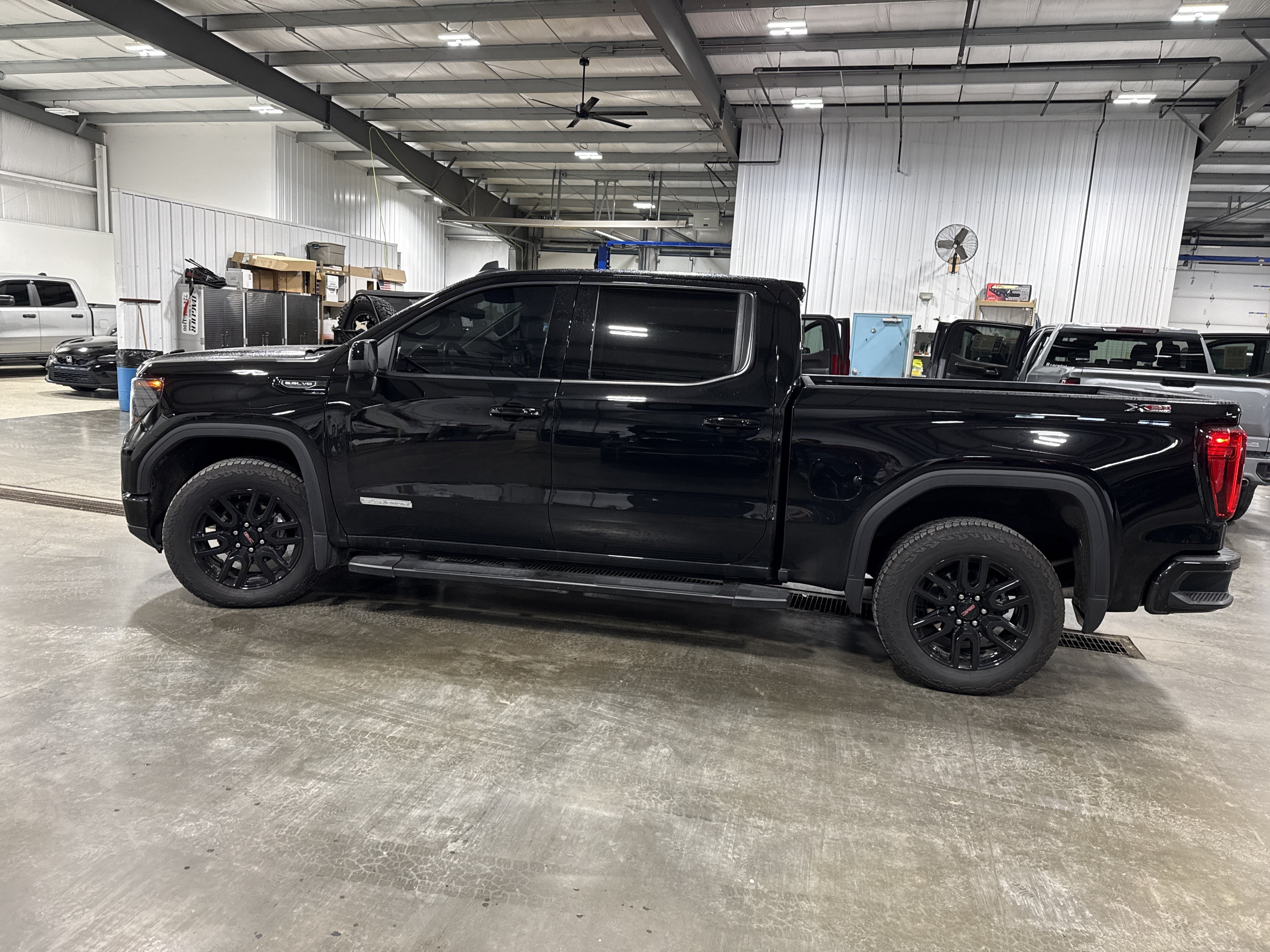 Used 2024 GMC Sierra 1500 Elevation w/ Elevation Premium Package AWD/4WD image 5