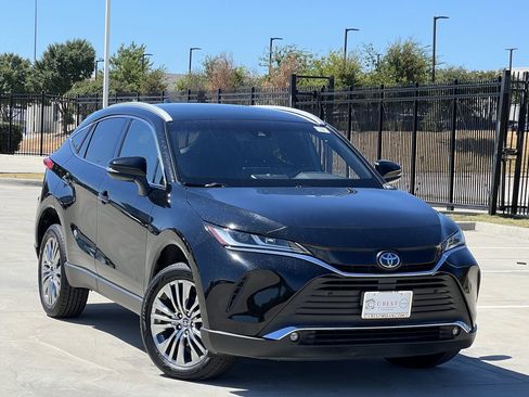 Used 2023 Toyota Venza XLE AWD/4WD image 1