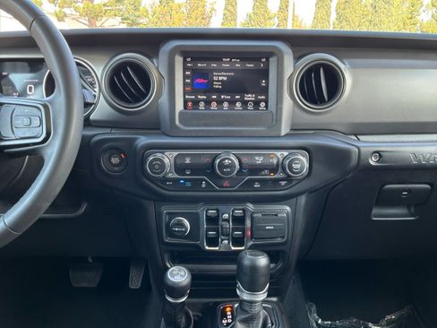 Used 2023 Jeep Wrangler Unlimited AWD/4WD image 15