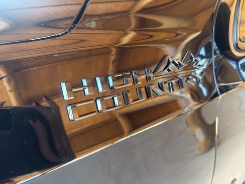 Used 2023 Chevrolet Tahoe High Country AWD/4WD image 28