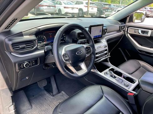 Used 2024 Ford Explorer XLT w/ Equipment Group 202A AWD/4WD image 8