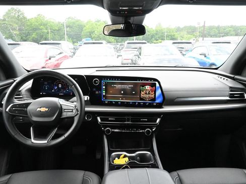 Used 2025 Chevrolet Traverse LT FWD image 32