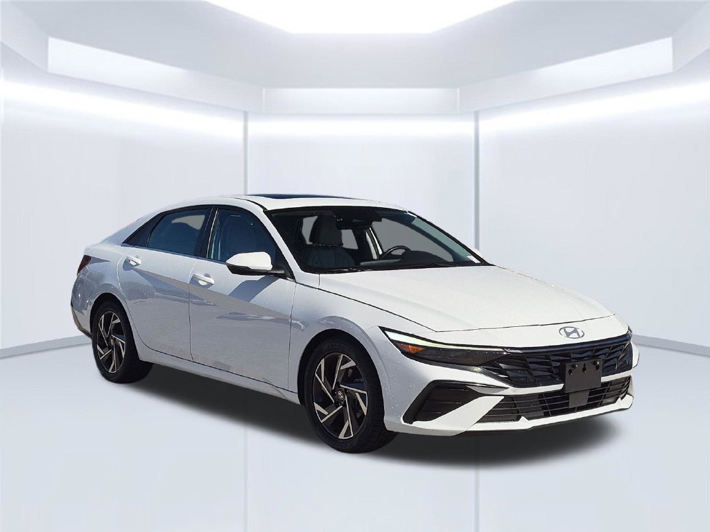 Used 2025 Hyundai Elantra Limited FWD image 8