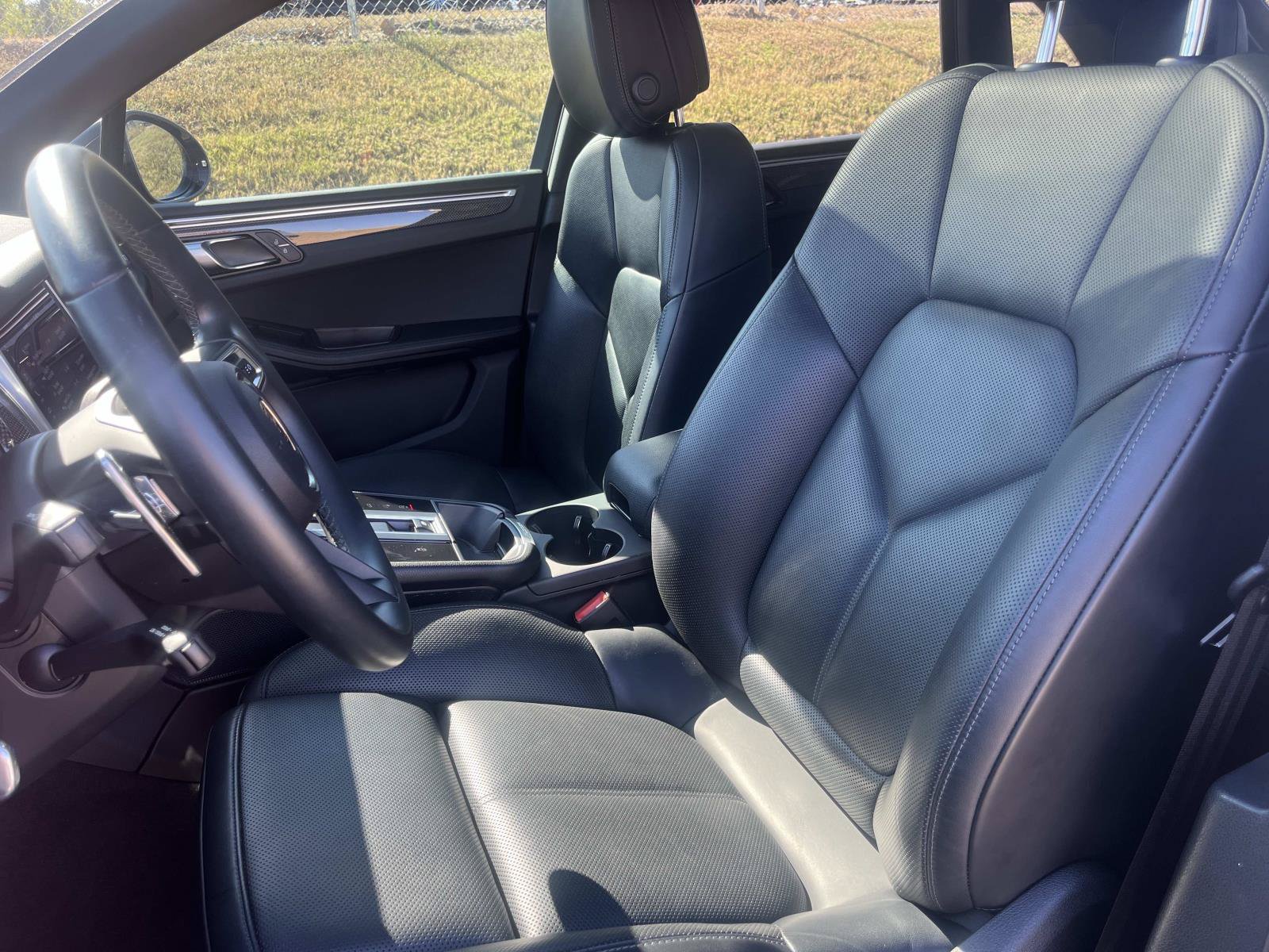 Used 2024 Porsche Macan AWD/4WD image 25