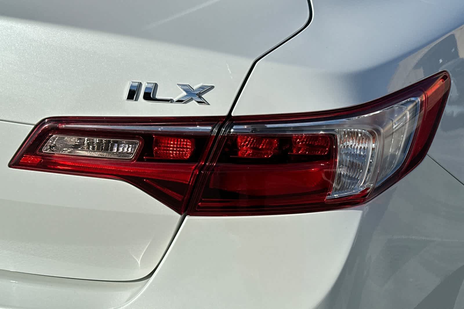 Used 2017 Acura ILX FWD image 33