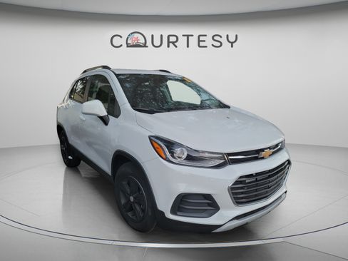 Used 2021 Chevrolet Trax LT FWD image 23