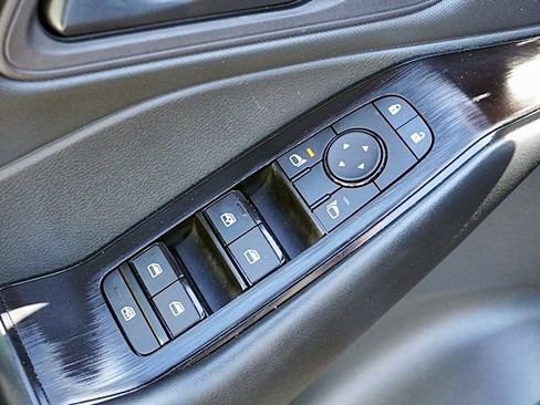 Used 2025 Nissan Rogue S FWD image 23