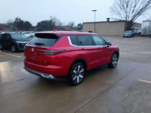 Used 2025 Mitsubishi Outlander SE image 9