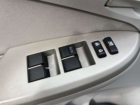 Used 2013 Toyota Corolla LE Special Edition image 24