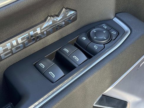 Used 2023 Chevrolet Silverado 1500 High Country w/ Technology Package image 15