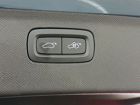 Used 2023 Volvo XC90 B5 Plus AWD/4WD image 33