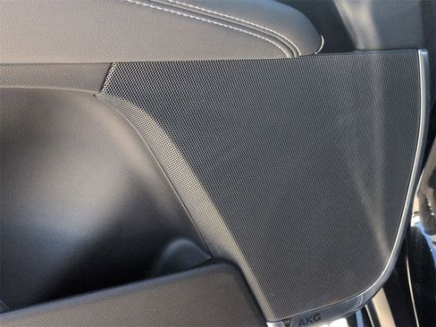 Certified 2025 Cadillac Escalade Premium Luxury image 19