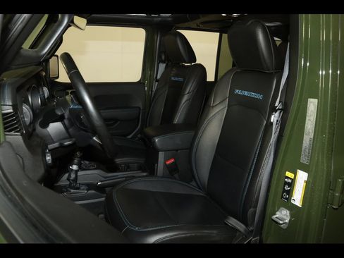 Used 2023 Jeep Wrangler Unlimited Rubicon 4xe w/ Cold Weather Group AWD/4WD image 22