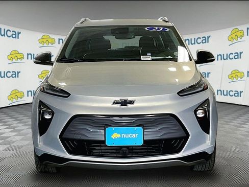 Used 2023 Chevrolet Bolt EUV LT w/ Convenience Package FWD image 2