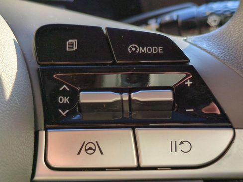 Certified 2022 Hyundai Elantra SEL image 23