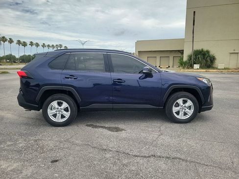 Used 2021 Toyota RAV4 XLE w/ Convenience Package FWD image 5