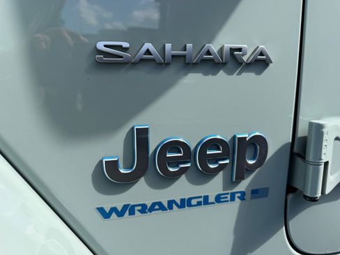 Used 2023 Jeep Wrangler Unlimited Sahara AWD/4WD image 52