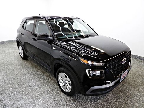 Used 2021 Hyundai Venue SE w/ Cargo Package FWD image 3