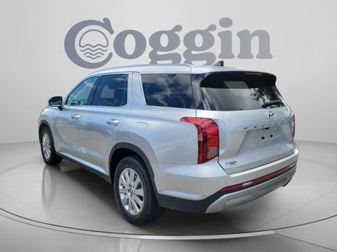 Used 2024 Hyundai Palisade SEL FWD image 2