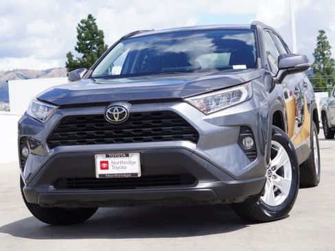 Used 2020 Toyota RAV4 XLE w/ Convenience Package FWD image 3