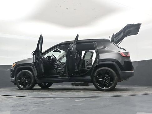 Used 2018 Jeep Compass Latitude FWD image 55