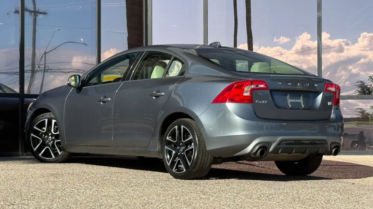 Used 2017 Volvo S60 T5 Dynamic FWD image 7