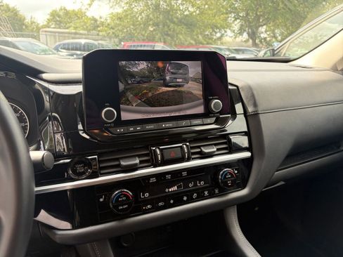 Used 2025 Nissan Pathfinder SV AWD/4WD image 17