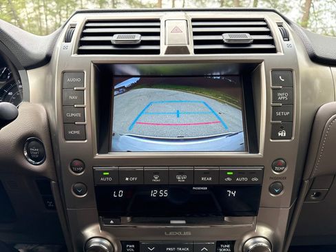 Used 2018 Lexus GX 460 Luxury w/ Preferred Accessory Package image 16