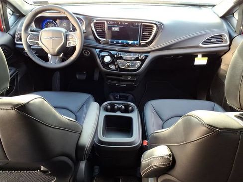 New 2026 Chrysler Pacifica Select AWD/4WD image 5