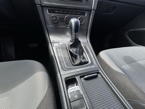 Used 2016 Volkswagen e-Golf SE FWD image 24