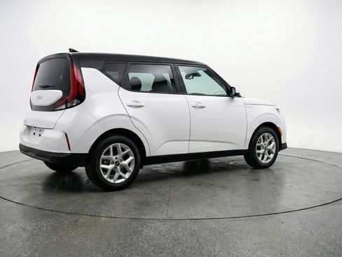 Used 2025 Kia Soul LX w/ LX Technology Package image 9
