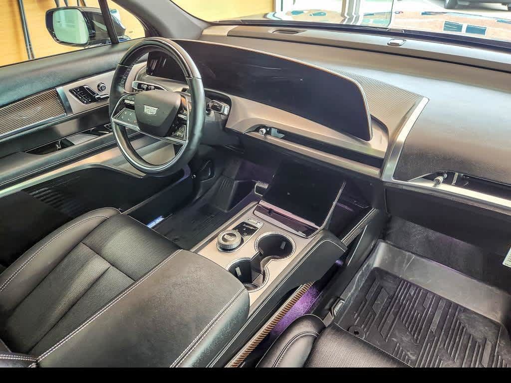 Certified 2026 Cadillac Vistiq Premium Luxury w/ LPO, Floor Liner Package AWD/4WD image 27
