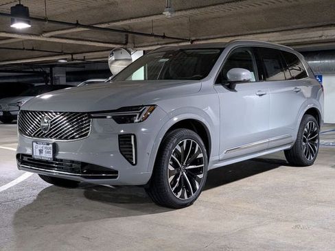 New 2026 Volvo XC90 B5 Plus w/ Protection Package image 7