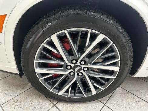 Used 2024 Cadillac XT6 Sport w/ Technology Package image 16