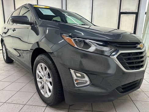 Used 2019 Chevrolet Equinox LT w/ Driver Convenience Package image 2