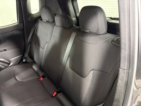 Used 2019 Jeep Renegade Sport w/ Sport Appearance Group image 20