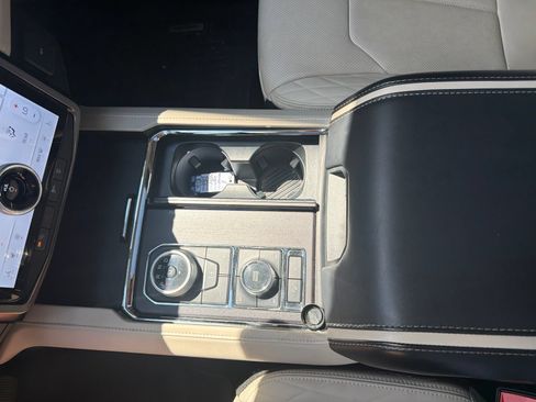 Used 2024 Ford Expedition Platinum AWD/4WD image 21