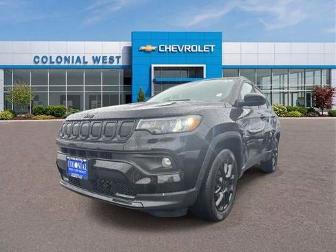 Used 2022 Jeep Compass Latitude w/ Sun and Sound Group AWD/4WD image 2