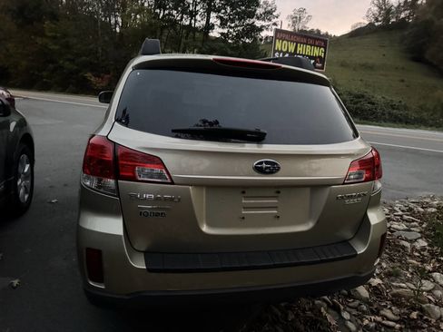 Used 2010 Subaru Outback 2.5i Limited w/ Popular Equipment Group 2A image 14