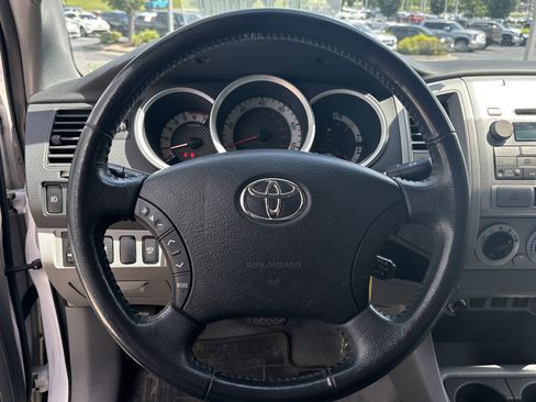 Used 2011 Toyota Tacoma 4x4 Access Cab V6 w/ TRD Sport Pkg image 15