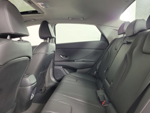 New 2025 Hyundai Elantra Limited image 29