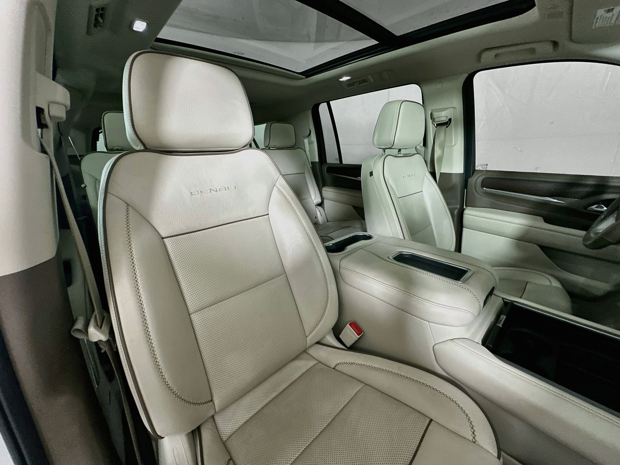 Used 2021 GMC Yukon XL Denali w/ Denali Premium Package AWD/4WD image 30
