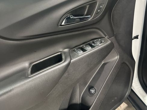 Used 2024 Chevrolet Equinox LT FWD image 11
