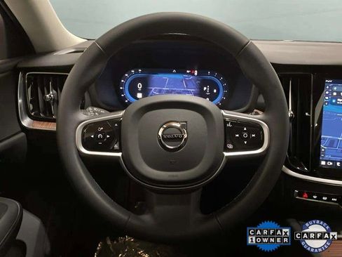 Used 2025 Volvo V60 B5 Cross Country Plus image 11